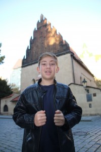 Nathan in front of his gg-grandmonther Pauline Nachod's synagogue, the famous Altneuschul in Prague.
